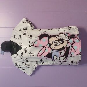 Minnie mouse med scrub shirt